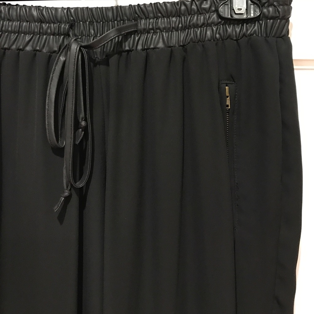 Toska Joggers - Picture 3 of 6